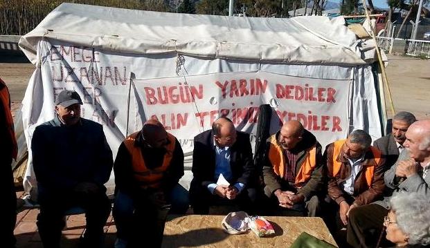 HDP İstanbul Milletvekili Levent Tüzel, Antalya ziyaretinde direnişteki işçilerle buluştu