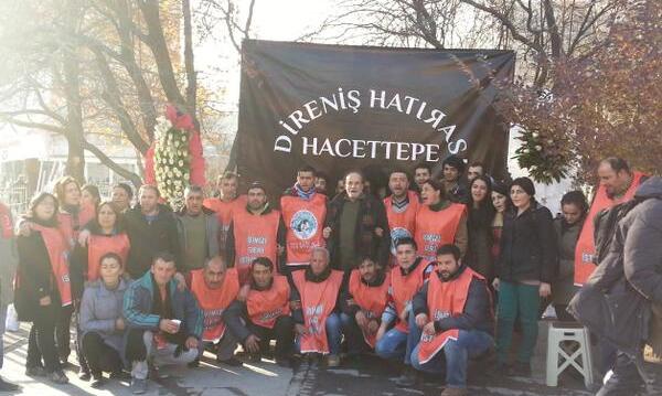 HDP Eşbaşkanı Ertuğrul Kürkçü direnişteki Dev Sağlık-İş üyesi işçileri ziyaret etti.