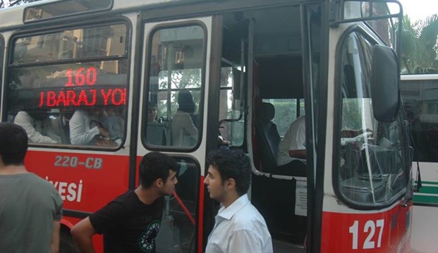 HDK Adana Gençlik Meclisi ulaşım zamlarını protesto etti