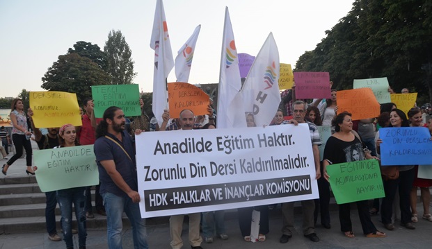 HDK'den anadil ve zorunlu din dersi protestosu