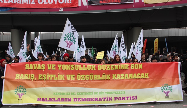 On binler 'yolsuzluğa' karşı 'özgürlük adalet ve emek' dedi