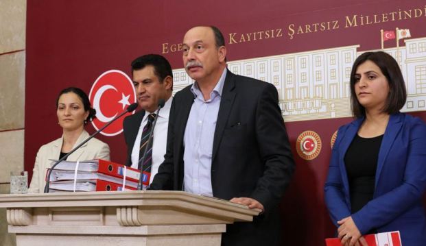 HDP Milletvekili Levent Tüzel UİDD temsilcileri ile Meclis'te basın toplantısı düzenledi