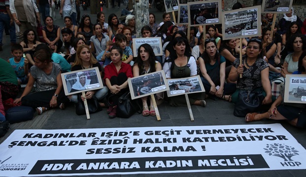 HDK'li kadınlardan IŞİD çetelerine karşı oturma eylemi