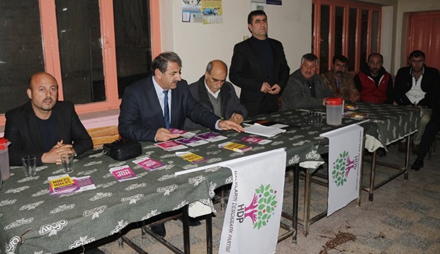 HDP'li adaylar Sultanhisar'da halkla buluştu
