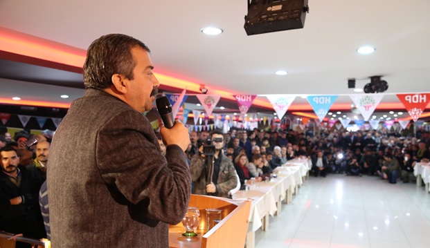 "Seçim kepçenin önünde duranlarla kepçenin direksiyonunda olanlar arasında"