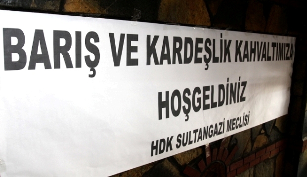 Sultangazi  Meclisi düzenlenen barış kahvaltısında halkla buluştu.