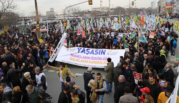 Binler Kadıköy'de demokratik yaşam talebini haykırdı