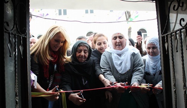 Esenler'de seçim büroları açıldı