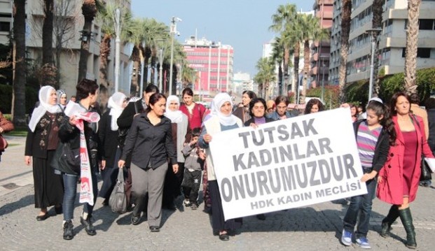 HDK İzmir Kadın Meclisi'nden tutuklu kadınlara kart yollama