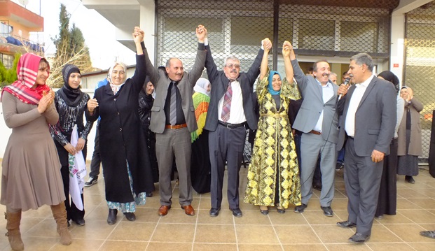 HDP Manisa adayları seçim çalışmasına başladı