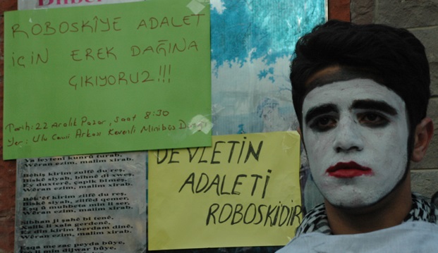 Van'da Roboski Katliamı canlandırıldı